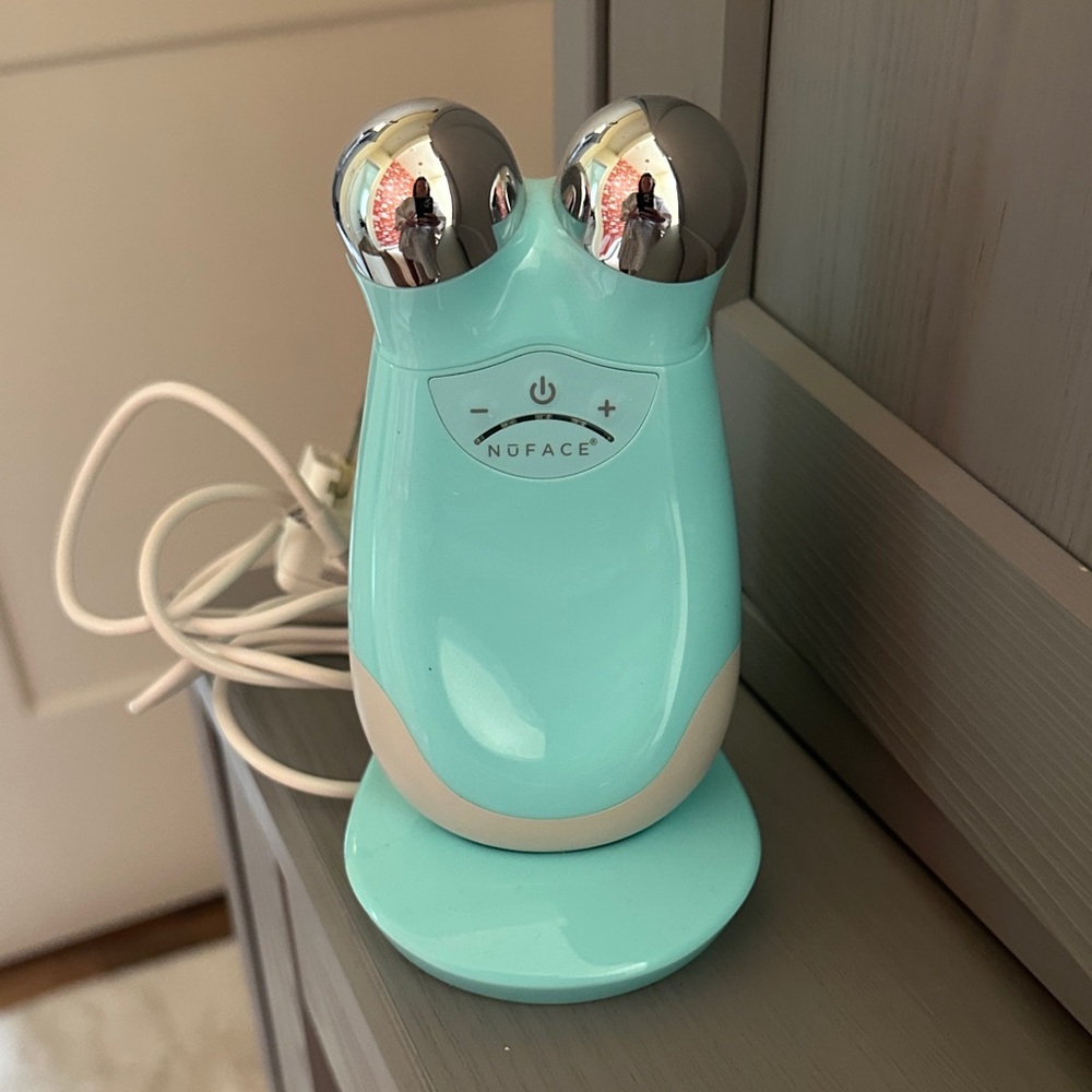 NuFace Trinity Microcurrent Device - Turquoise with Chrome Spheres and charger.